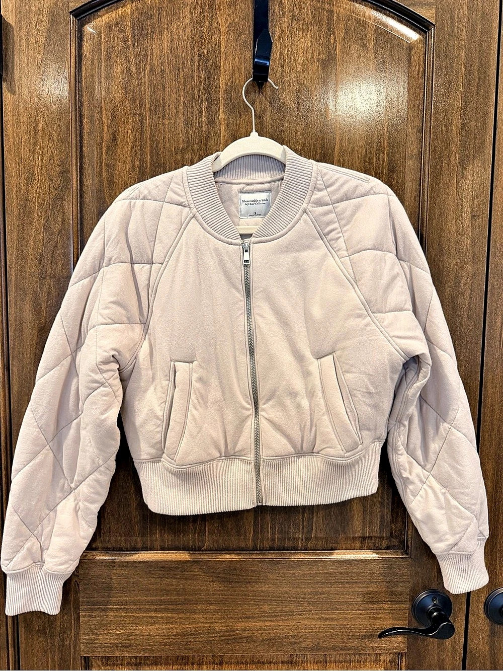 Abercrombie & Fitch Quilted Bomber Jacket in Cream Size Small Like New